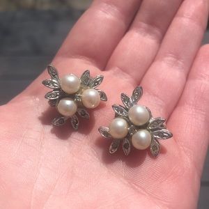 Beautiful vintage floral silver colored pearl bead clip on metalic earrings